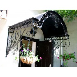 Foto Copertina din fier forjat deasupra usii K28 - Chisinau, Moldova