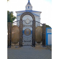 Poartă din fier forjat pentru biserică cu îngeri și cruce