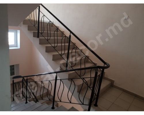 Кованые перила внутри дома К72