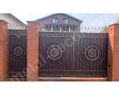 Poarta de fier forjat cu poarta mica inclusa  K97