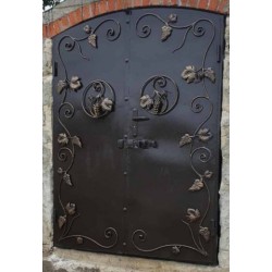 Usi de garaj cu elemente de forjare K10