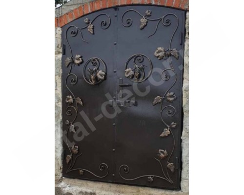 Usi de garaj cu elemente de forjare K10