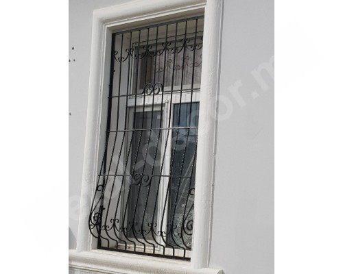 Gratie fier forjat la fereastra K26