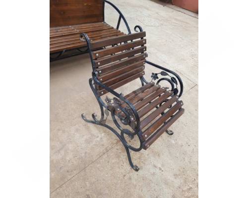 Скамейка садовая с подлокотниками и элементами ковки К35