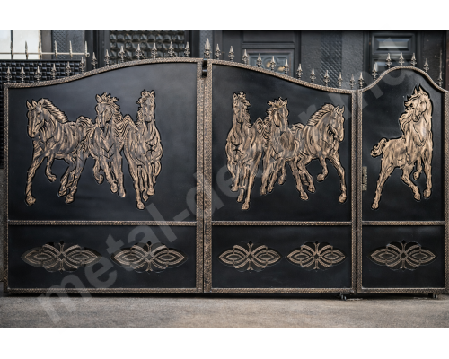 Металлические декоративные ворота с изображением лошадей K105