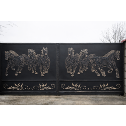 Poarta culisanta metalică decorativă cu cai K105