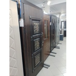 Usi metalice pentru apartamente K11