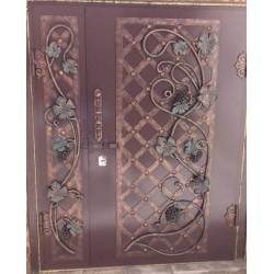 Металлическая дверь с коваными элементами для погреба К24