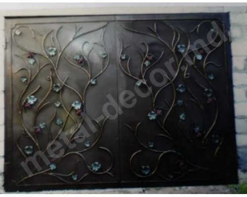 Металлическая дверь с коваными элементами K28