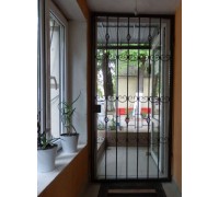 Ușă din metal cu decorațiuni din fier forjat – K31