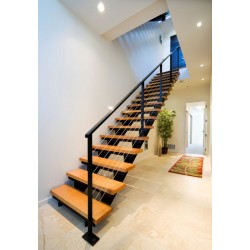 Scara metalia  la etajul doi K44