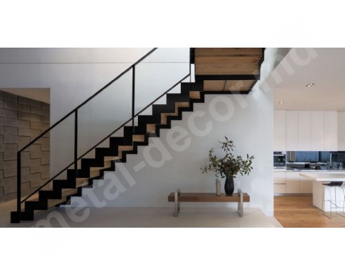 Scara intr-o casa privata  la etajul doi K47