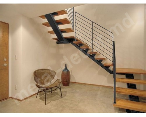 Металлическая лестница с площадкой К48