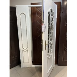 Usa de intrare pentru casa K12