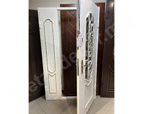 Usa de intrare pentru casa K12