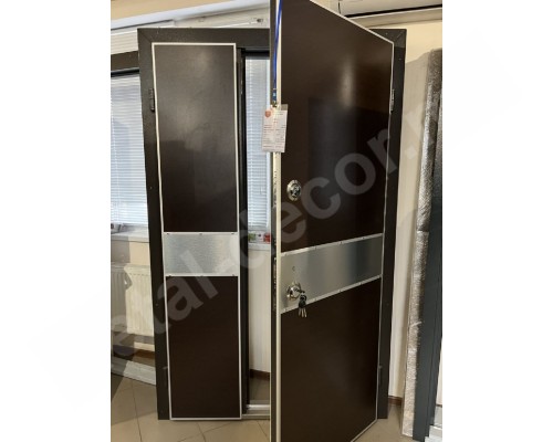 Usa de intrare pentru casa K17