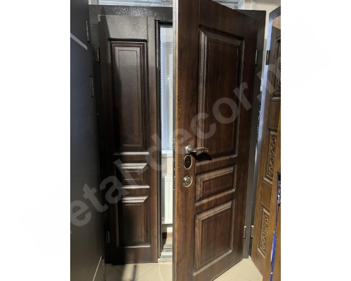 Usa de intrare pentru casa K18