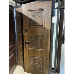 Usa de intrare pentru casa K19