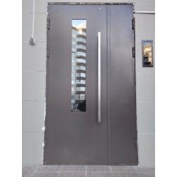 Usa de intrare in bloc locativ K40