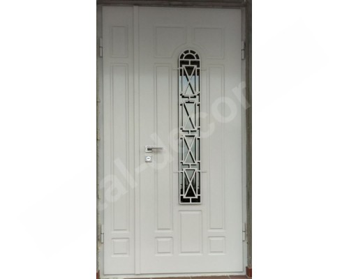 Белая металлическая входная дверь K43