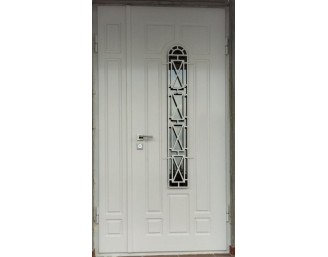 Белая металлическая входная дверь K43