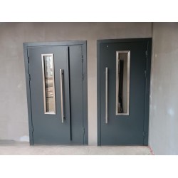 Входная металлическая дверь в жилой блок К52