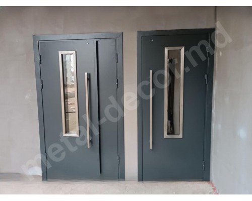 Usa de metal  intrare in bloc locativ K52