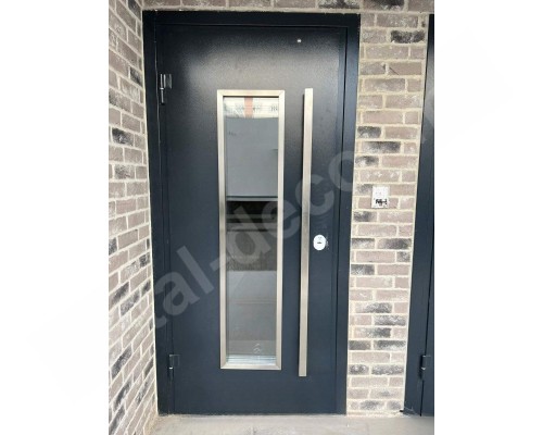 Usa de metal  intrare in bloc locativ K53