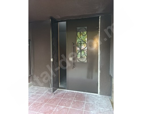 Usa de metal  intrare in bloc locativ K54