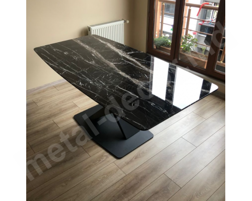 Masa  stil high-tech 