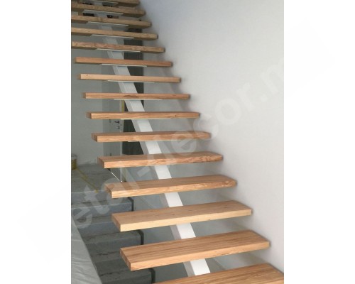 Scara moderna la etajul al doilea 