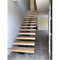 Scara moderna la etajul al doilea 