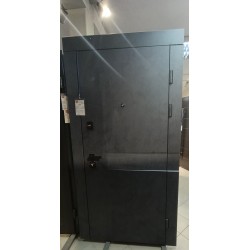 Входная дверь в квартиру  Maxima Remo  К131