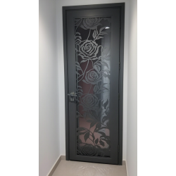 Ușă metalică antracit pentru apartament cu trandafiri decupați laser  K143