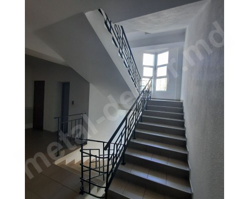 Foto Balustradă metalică pentru scară interioară în bloc rezidențial K94 - Chisinau, Moldova