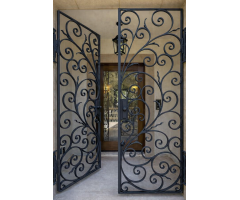 Металлическая защитная дверь с коваными элементами K146